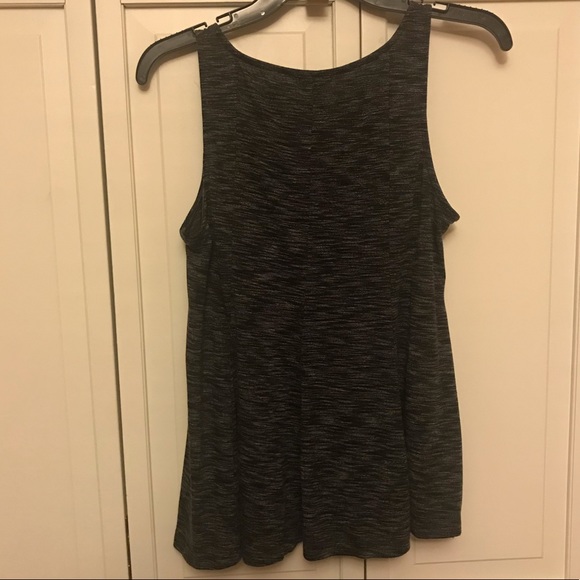 Old Navy Basic Sleeveless Top - Picture 4 of 4